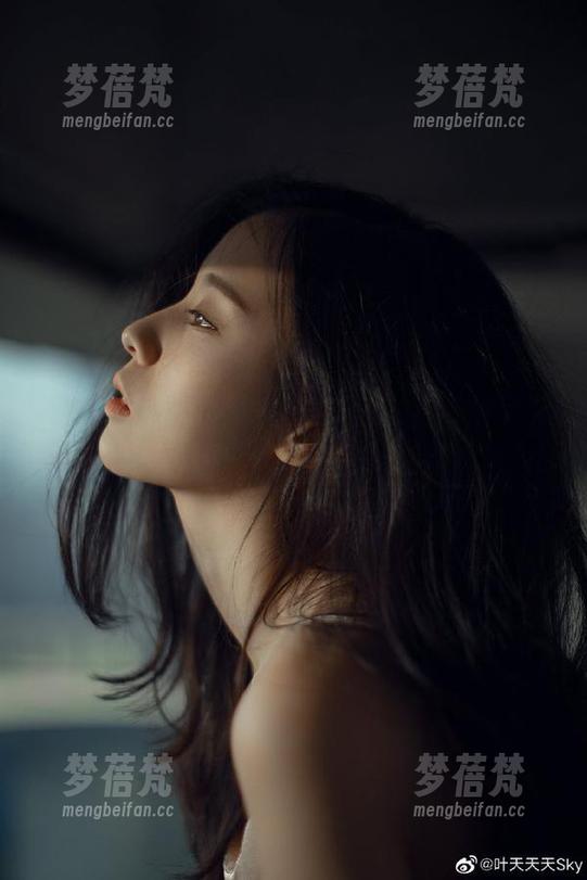 青丘女神-秋秋 青丘女神 - 探索秋秋的天使宝藏,独家无圣光套图带你领略她的魅力