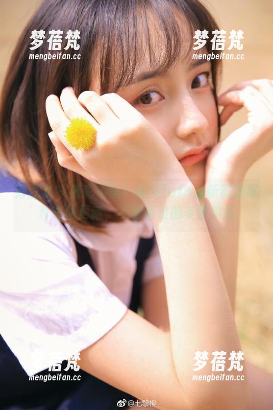 青豆客 - 精彩不断！晓艾fafa最新制服写真套图更新，不容错过的美丽瞬间