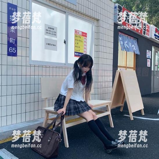 青豆客 - 高清王雨纯经典泳装写真，原图展现她的独特风格