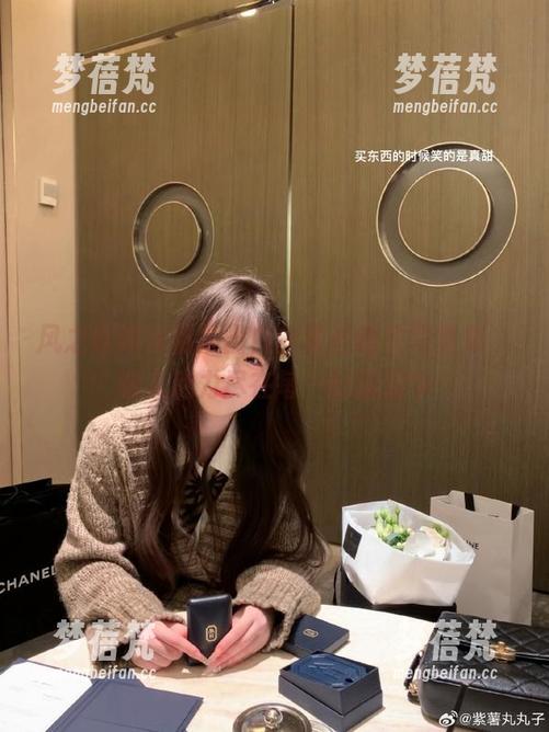 风之领域特别推出白丝蕾丝睡衣写真集，迷人魅力尽在每一帧资源中