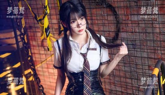 在香草喵露露的最新裤里丝写真里，发现不同风格的唯美图片