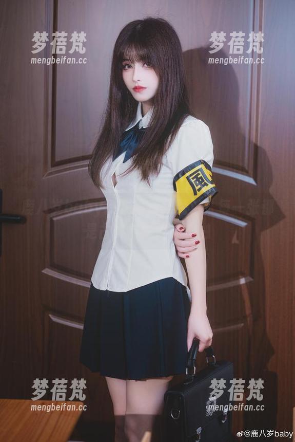 鹿八岁baby汉服写真集精选：每一张都是古典与时尚的交融